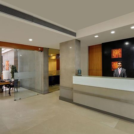 Hotel Woodland Poona Buitenkant foto