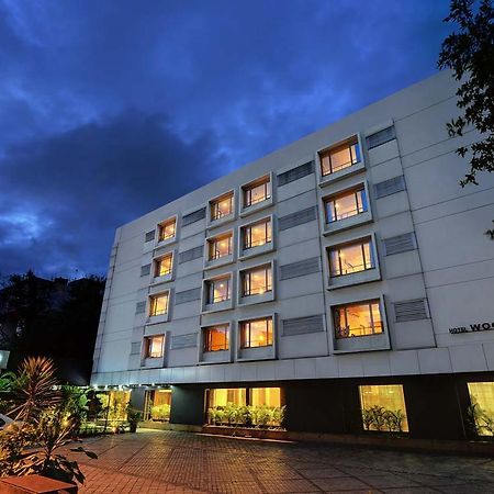 Hotel Woodland Poona Buitenkant foto