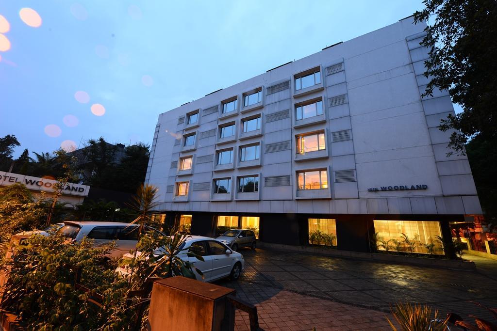 Hotel Woodland Poona Buitenkant foto