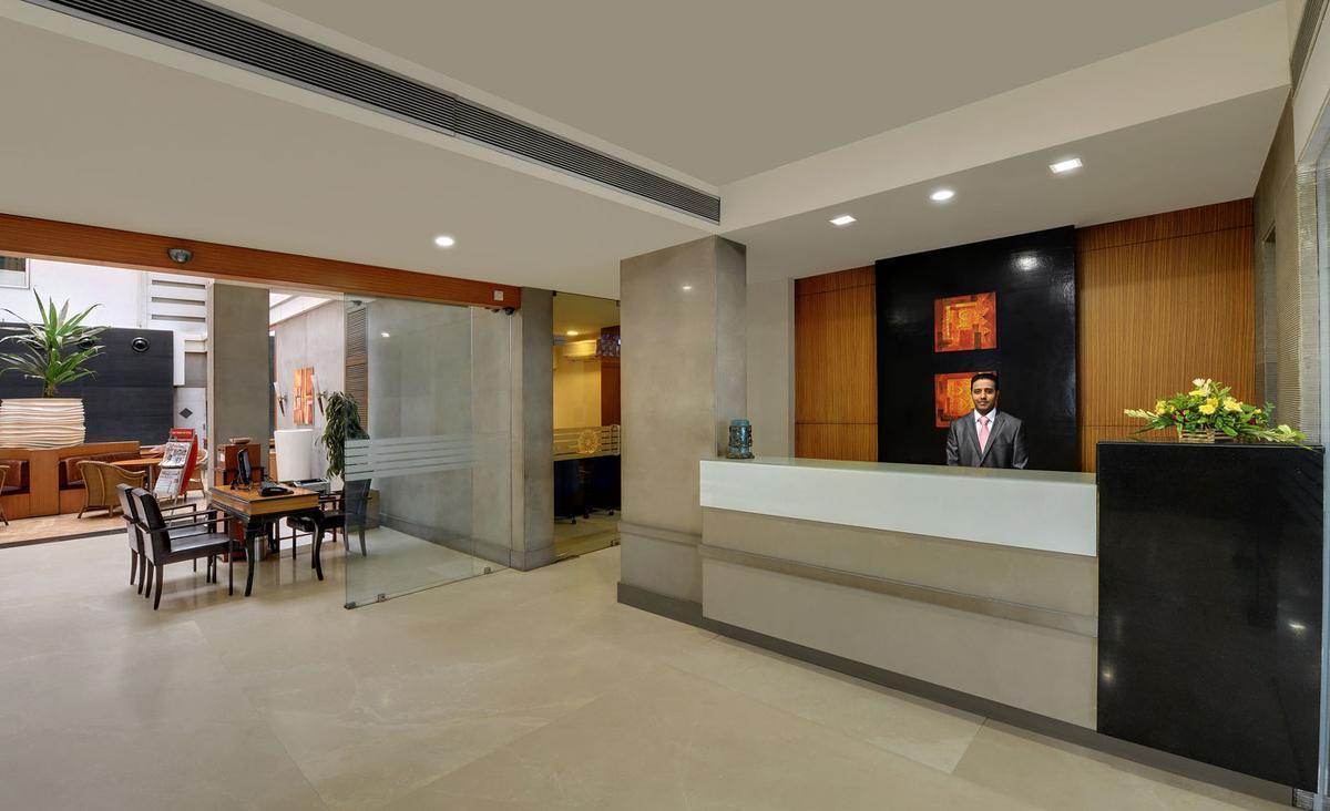 Hotel Woodland Poona Buitenkant foto