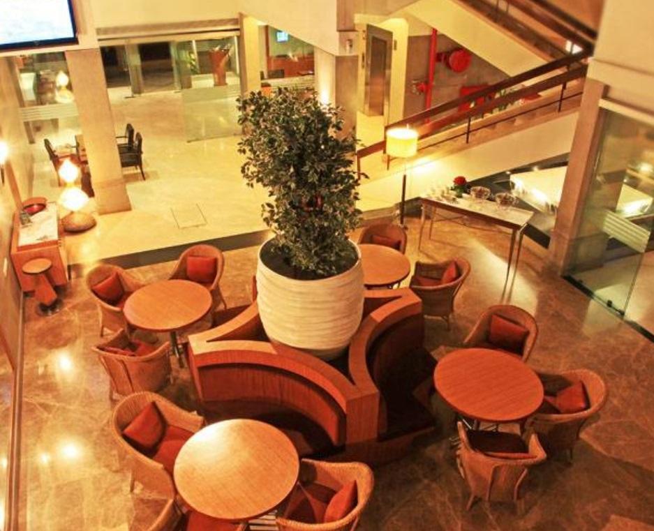 Hotel Woodland Poona Buitenkant foto