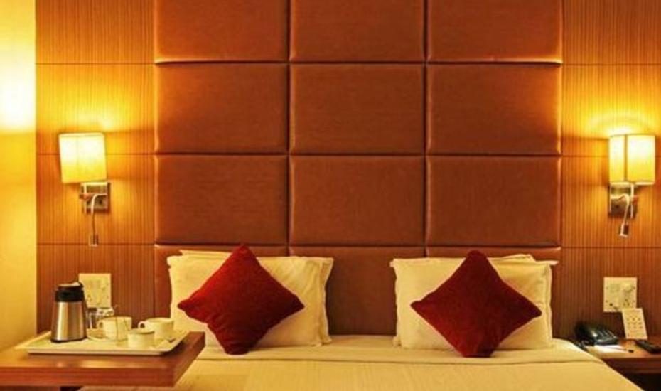Hotel Woodland Poona Buitenkant foto