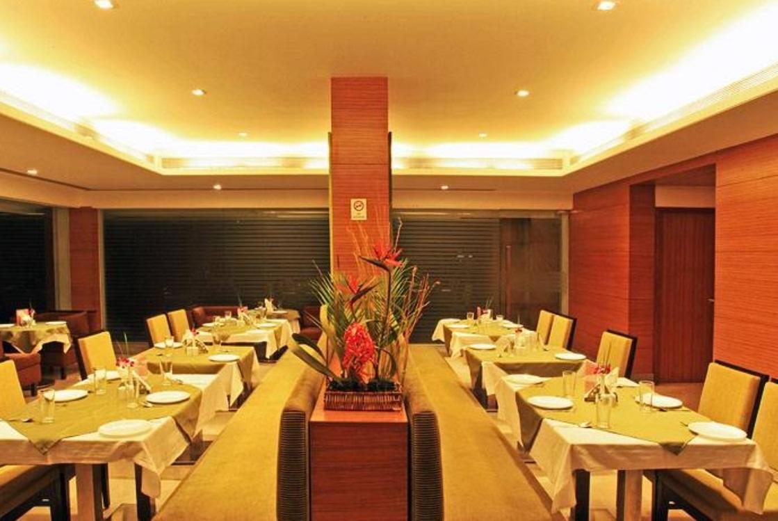 Hotel Woodland Poona Buitenkant foto