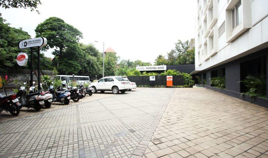 Hotel Woodland Poona Buitenkant foto
